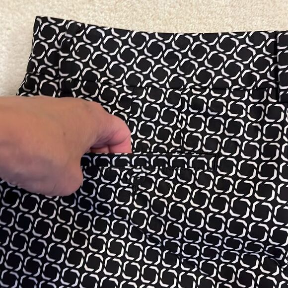 Lord & Taylor Black & White Pattern Pants. Front Zipper. Size 10 - Picture 6 of 9